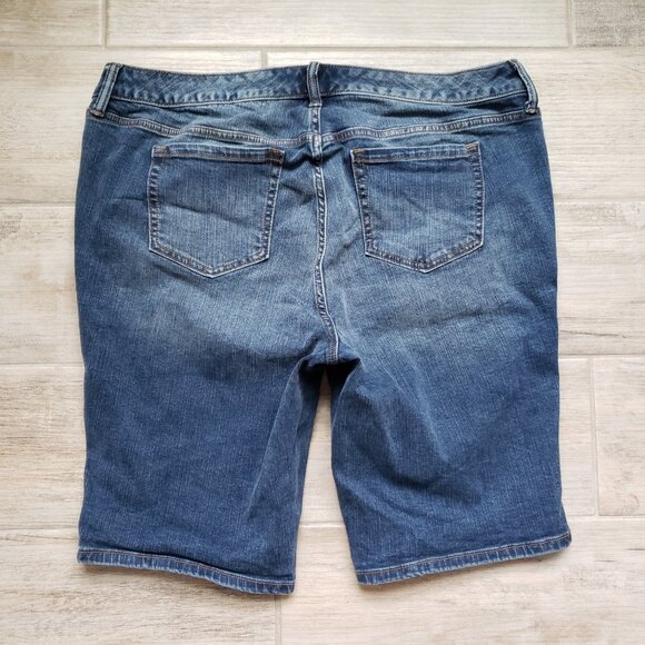 Torrid Bermuda Jeans Women's Distressed Frayed Medium Wash Stretchy Blue 20 - Picture 2 of 6